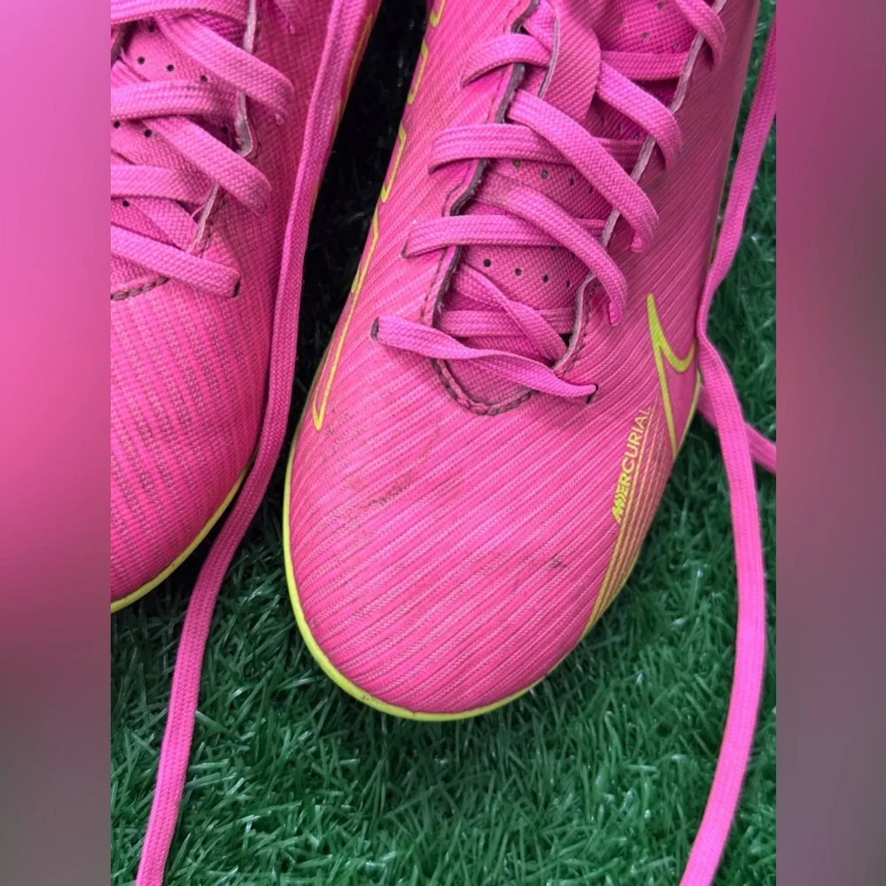 Nike Kid's‎ Pink and Green Athletic Shoes Size 4Y